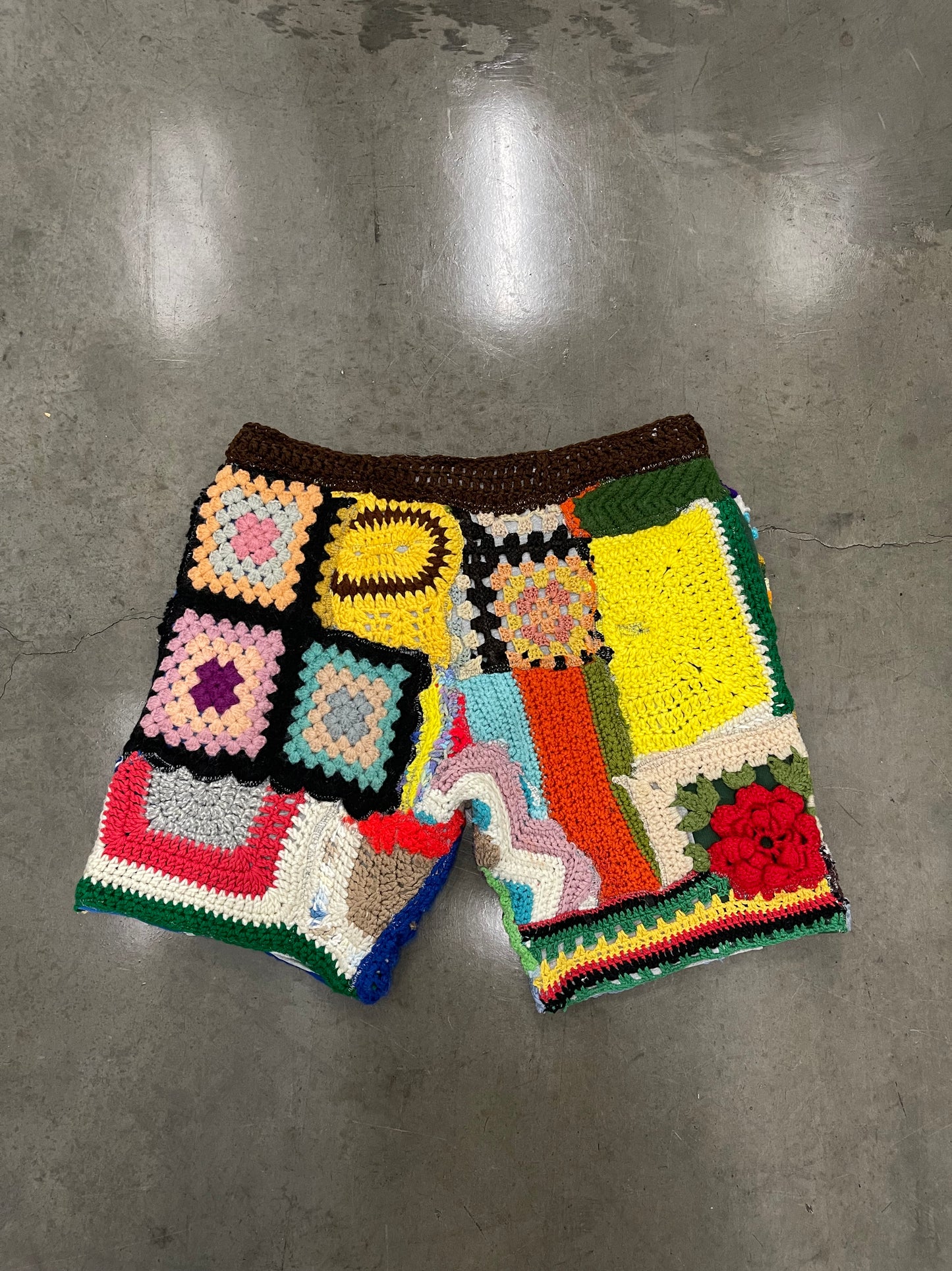 BLUESIN’S “MISTY TEMPO” PATCHWORK CROCHET SWEAT SHORTS