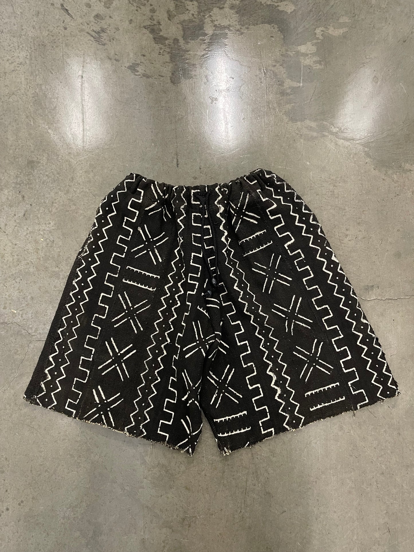 BLUESIN’S “FORESIGHT” MUDCLOTH WOVEN SHORTS