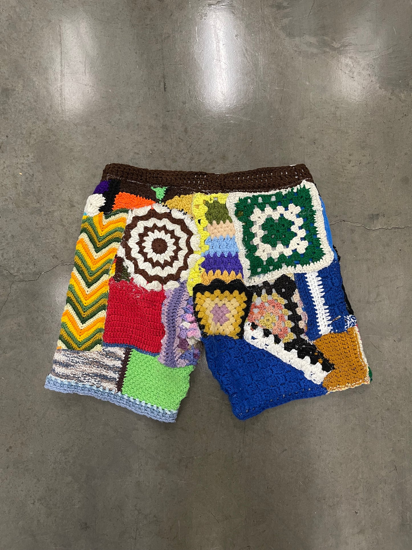 BLUESIN’S “MISTY TEMPO” PATCHWORK CROCHET SWEAT SHORTS