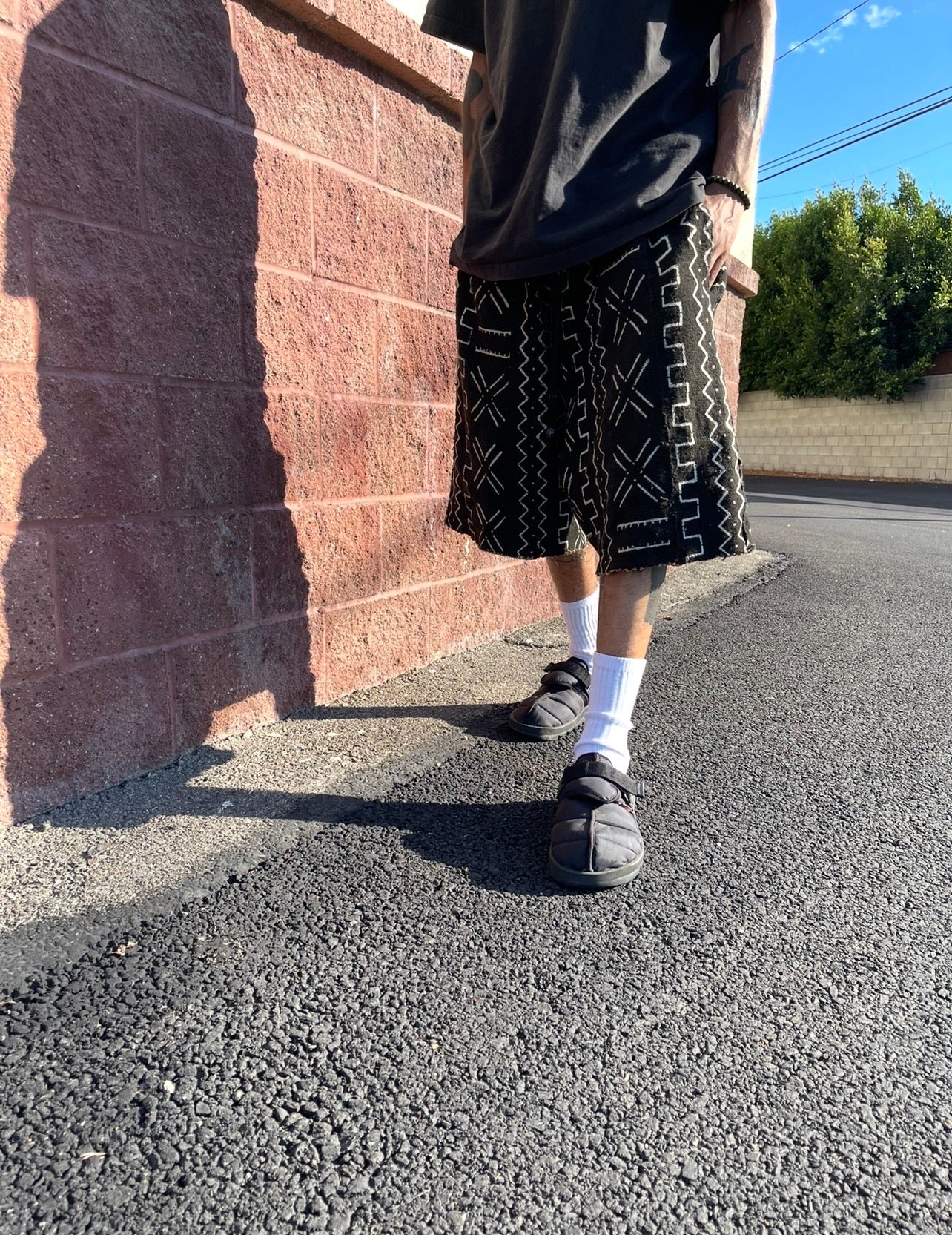 BLUESIN’S “FORESIGHT” MUDCLOTH WOVEN SHORTS