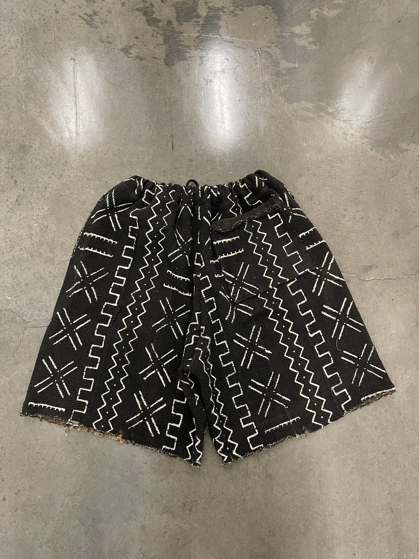 BLUESIN’S “FORESIGHT” MUDCLOTH WOVEN SHORTS